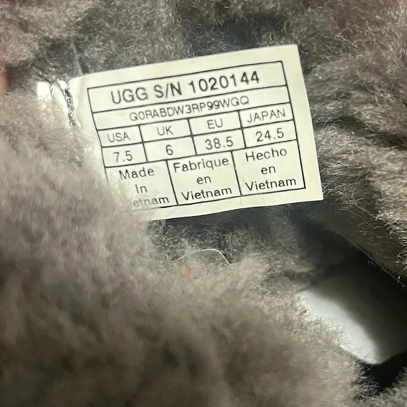 UGG  Australia Naiyah Charcoal Boot Lace Up Shearling  ( 1020144W ) Wmns… - Picture 11 of 11